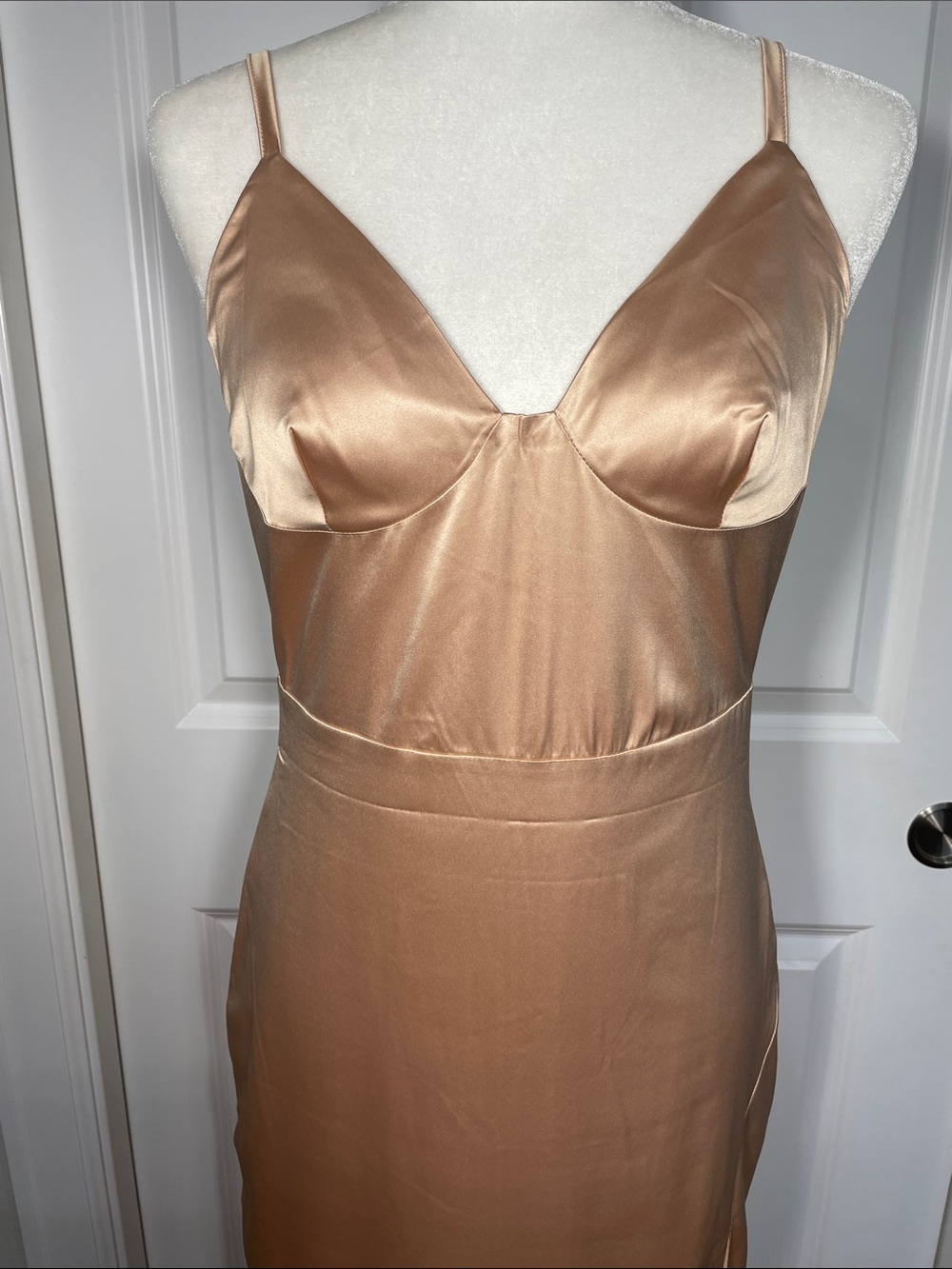 The Edit Freesia Formal Dress Medium Champagne Side Slit Satin Open Back Maxi - Picture 3 of 12